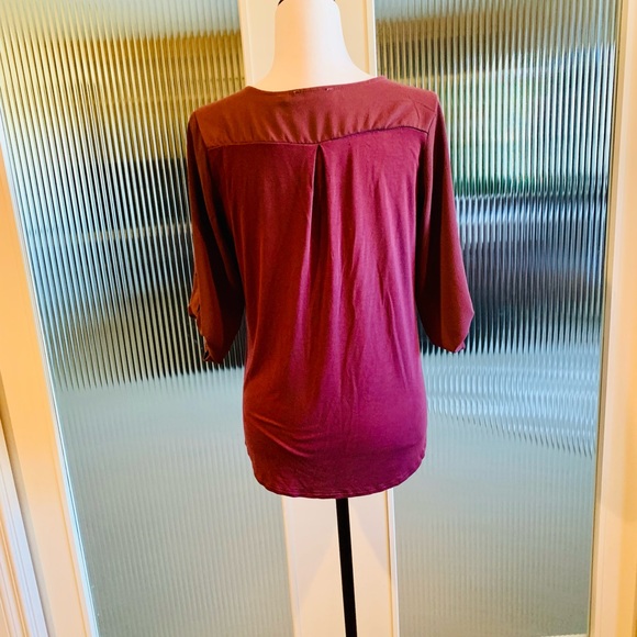 Women’s Blouse - Picture 2 of 7